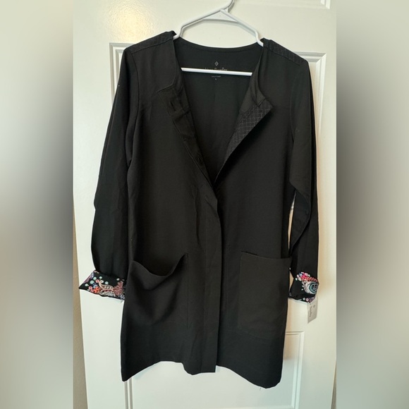 NWT Vera Bradley Halo Women's Round Neck Rita Lab Coat Size Small - Picture 2 of 8